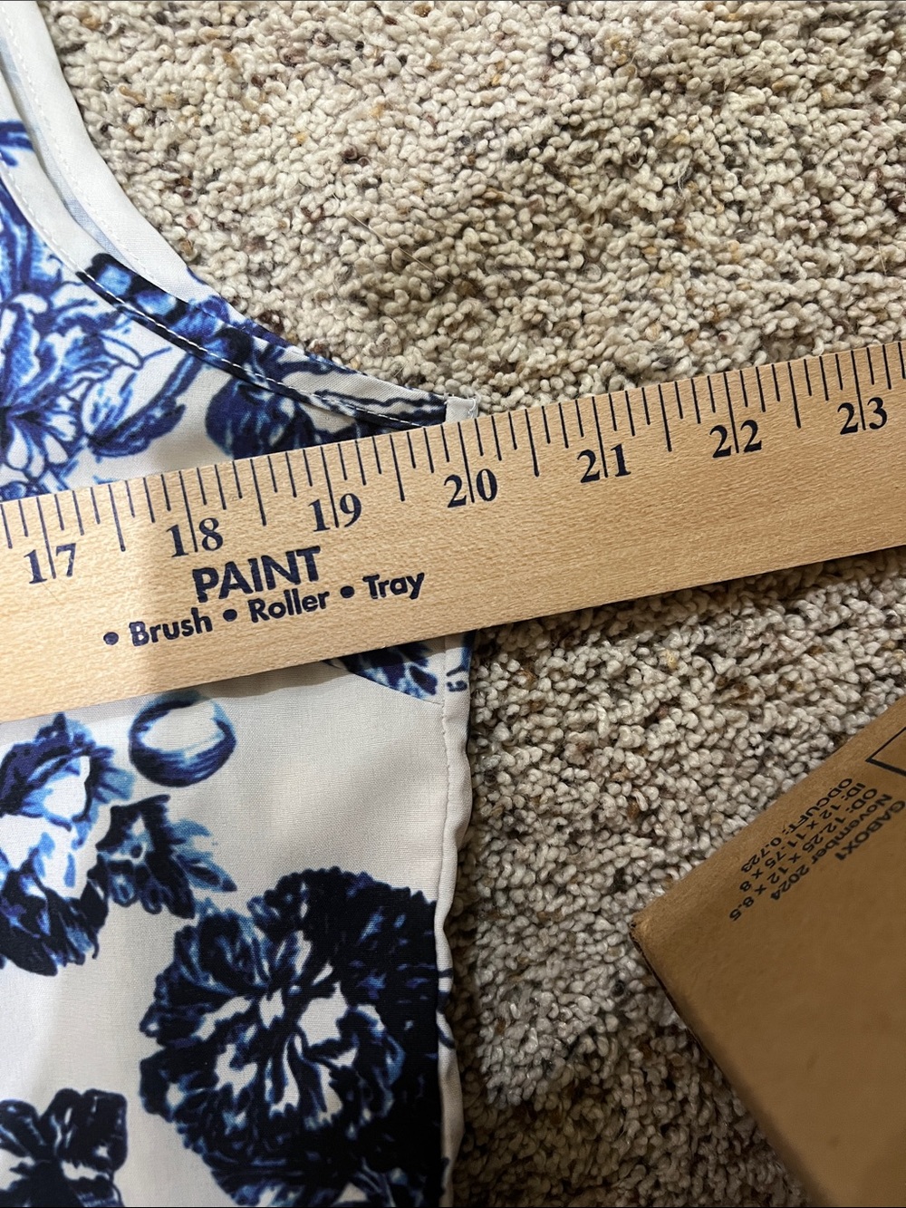 💲2💲if BUNDLED  3 or more $2 items  White Midi Dress with Blue Floral Print H175. - Picture 7 of 9